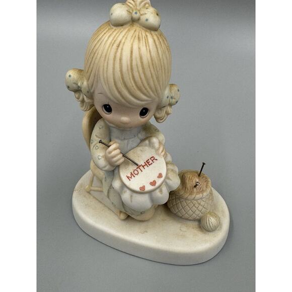 Precious Moments Figurine E-3106 Mother Sew Dear With Box 1979 - Picture 5 of 7